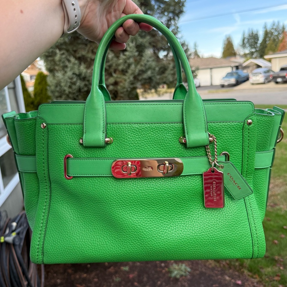 Coach Swagger 27 Kelly Green Pebbled Leather Gold Hardware Handbag Purse